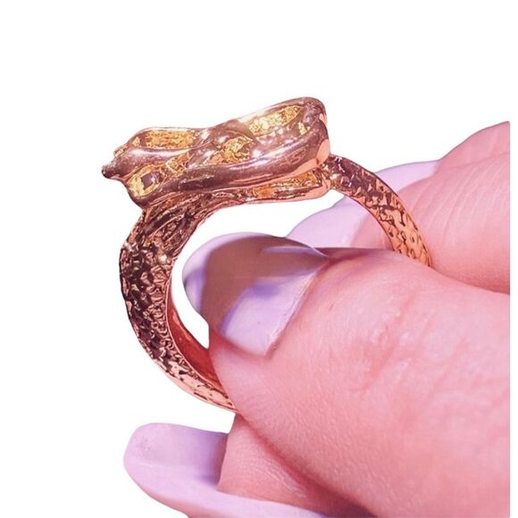 NWT 1pc Bold & Gorgeous Golden Dragon Shaped Ring With Adjustable Open End  ***I - Picture 5 of 6